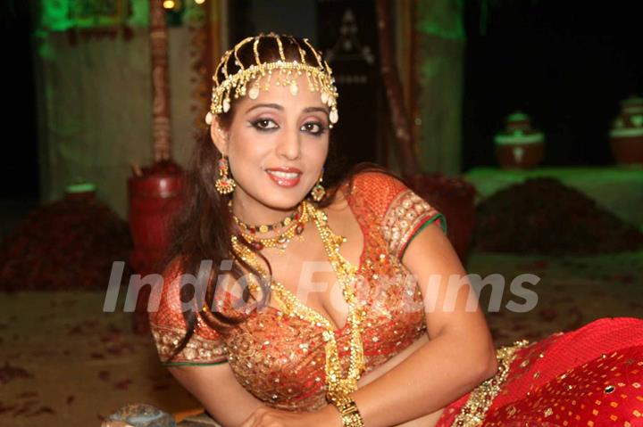 Big Pictures on location with Mahie Gill