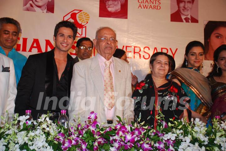 Shahid Kapoor and Asin at Giant Awards in Trident