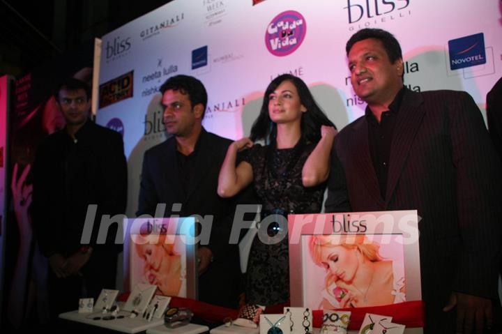 Manoj Bajpai and Dia Mirza at Gitanjali Acid Factory bash, in Mumbai