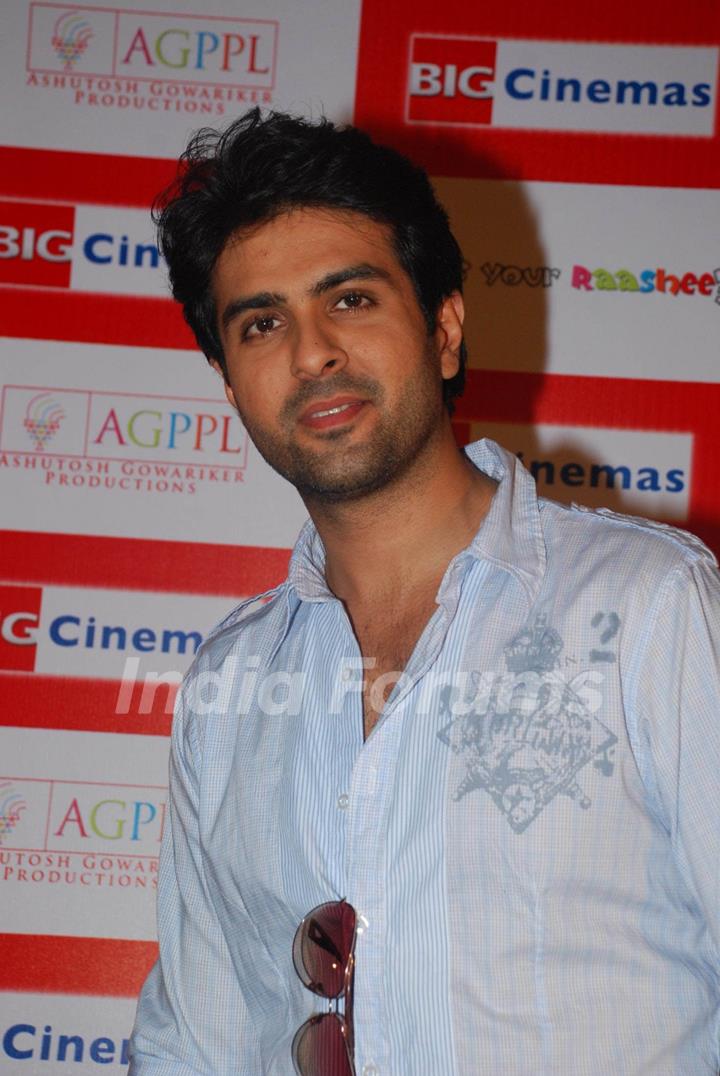 What''s ur Rashee star cast Harman Baweja at R Mall, in Mumbai