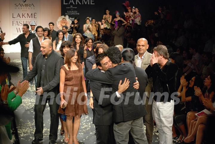 Lakme Fashion Week Spring/Summer 2010 ended with a spectacular show called &quot;Lakme and img celebrate 10 years of fashion&quot; presented by samira habitats
