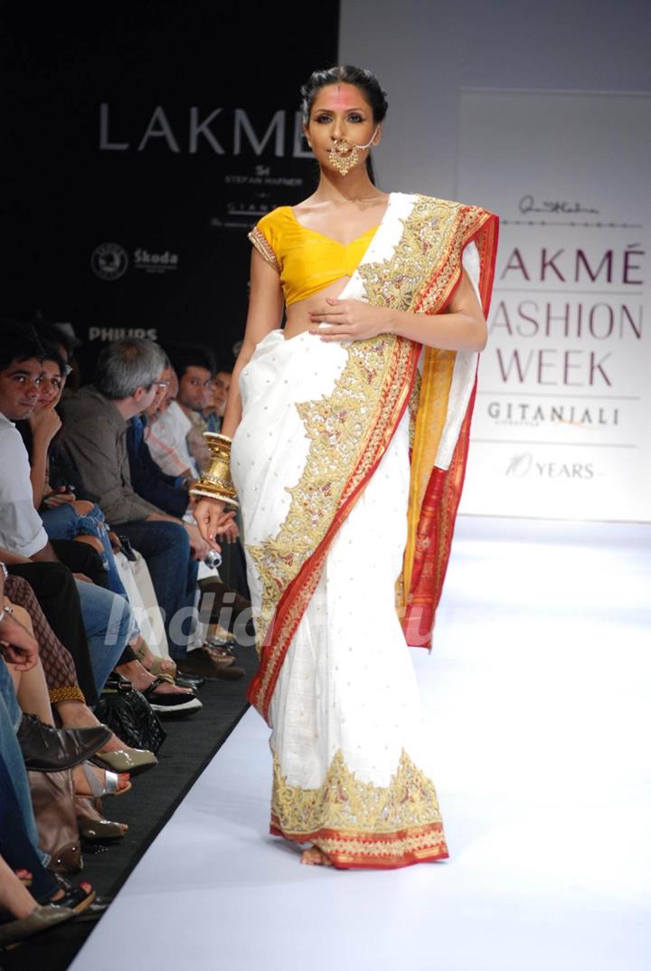 Anand Kabra''s amazing asymmetric feminine collection for spring/summer 2010 created magic at lakme fashion week