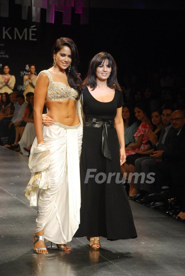 Sameera Reddy at the Anita Dongre''s timeless collection for Spring/Summer 2010 at Lakme Fashion Week was a stylish nostalgic fashion odyssey