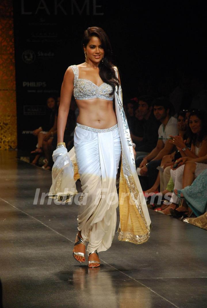 Sameera Reddy at the Anita Dongre''s timeless collection for Spring/Summer 2010 at Lakme Fashion Week was a stylish nostalgic fashion odyssey