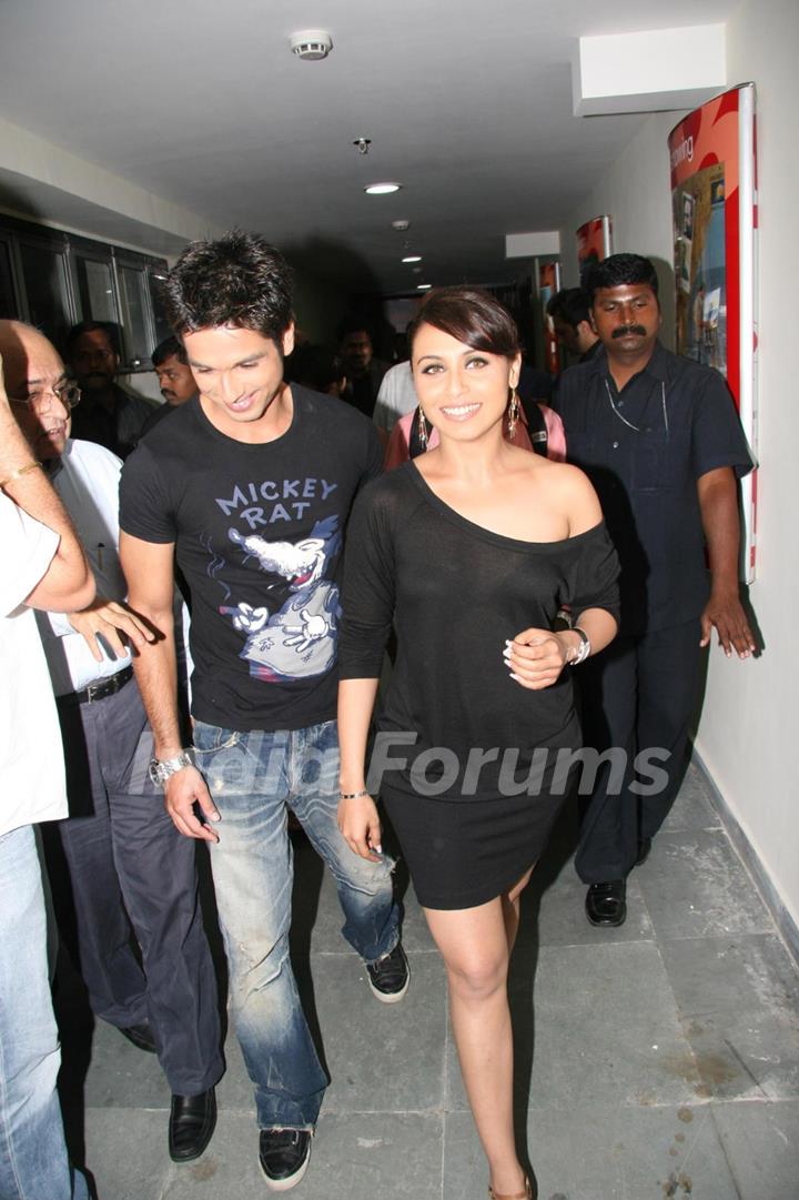 Rani Mukherjee and Shahid Kapoor at R Mall promoting &quot;Dil Bole Hadippa&quot; at Ghatkopar