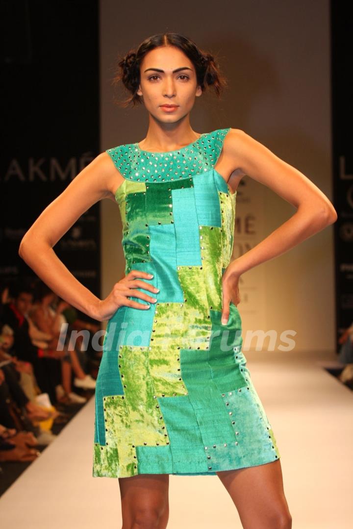 Sudhir & Tapash showed trendsetting Garments for Spring/Summer 2010 at Lakme Fashion Week