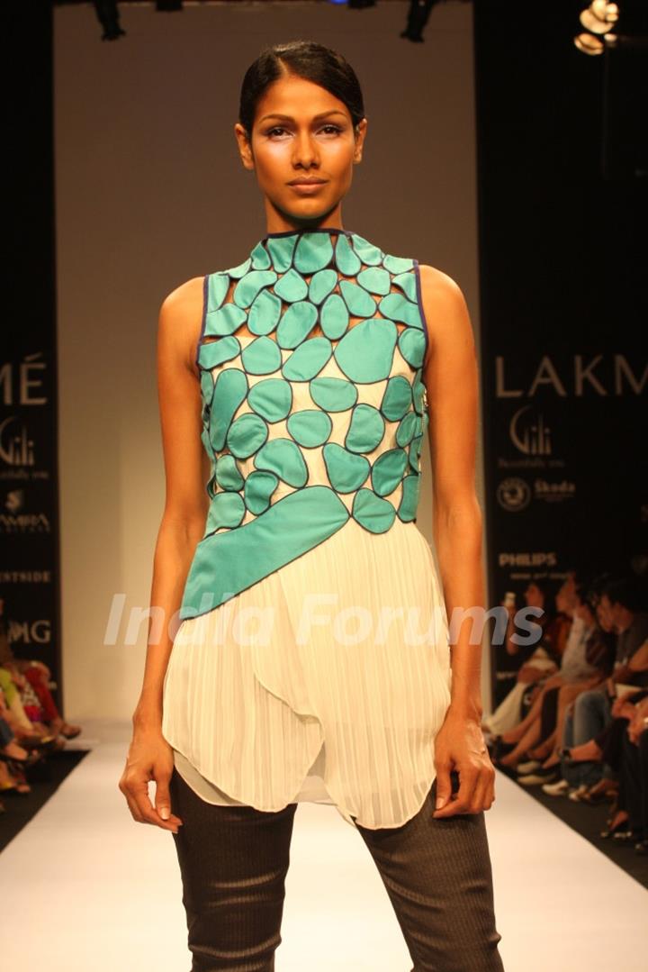 Gen Next Fashion Star Sabbah Sharma revealed her fabulous collections at Lakme Fashin Week for Spring/Summer 2010