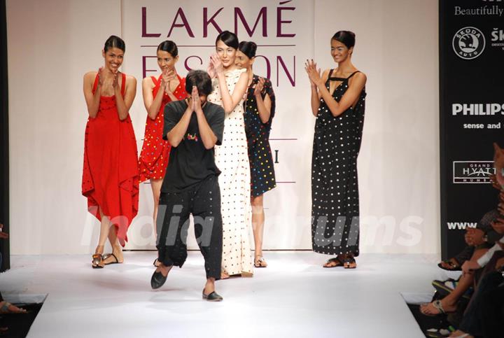 Moels at the ramp of Anuj Sharma''s innovative collection delighted the audience