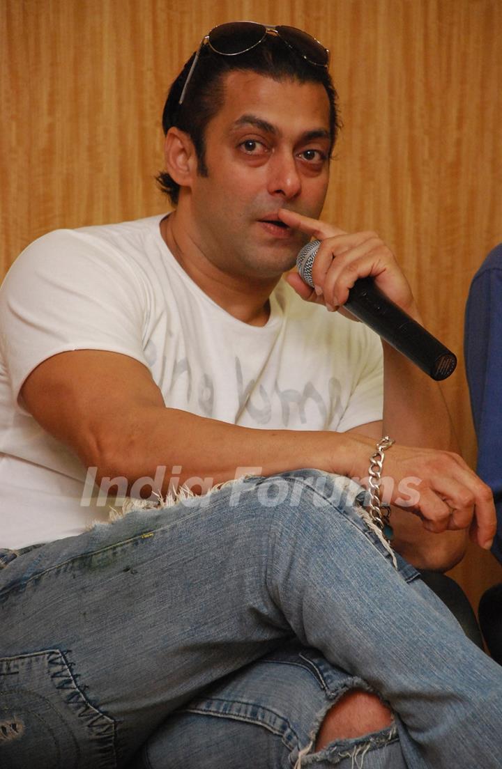 Salman Khan celebrates International Rose day with cancer affected childrens at Hinduja Hospital in Mumbai