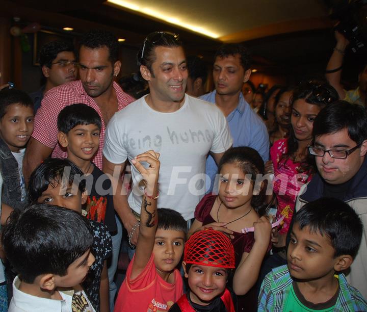 Salman Khan celebrates International Rose day with cancer affected childrens at Hinduja Hospital in Mumbai