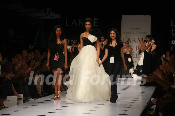 Deepika Padukone walks the runway at the Gauri and Nainika show at Lakme Fashion Week Spring/Summer 2010