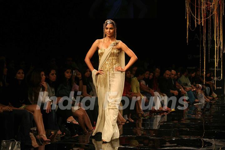 Lara Dutta walks the runway at Rakesh Aggarwal show at the Lakme Fashion Week Spring/Summer 2010 Day 5, in Mumbai