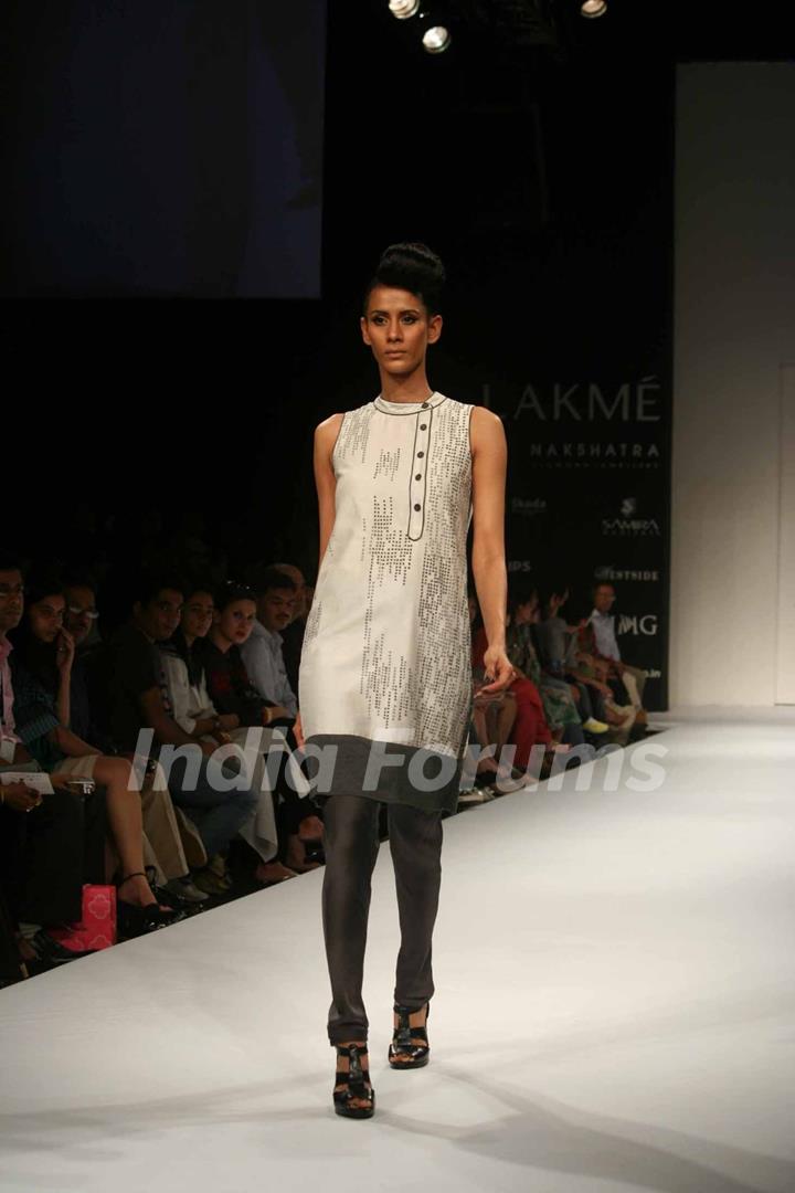 A model walks the runway at Rimzim Dadu show at the Lakme Fashion Week Spring/Summer 2010 Day 5, in Mumbai