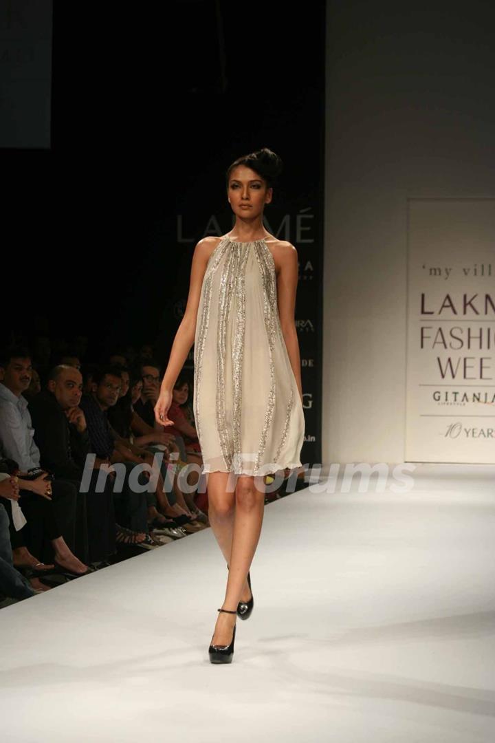 A model walks the runway at Rimzim Dadu show at the Lakme Fashion Week Spring/Summer 2010 Day 5, in Mumbai