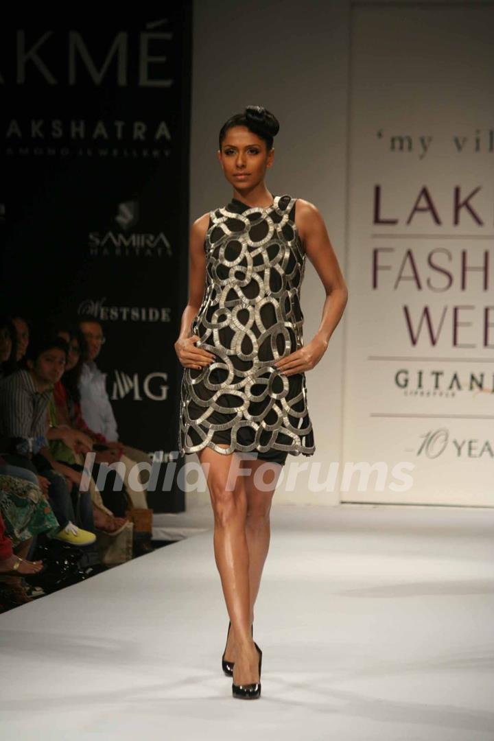 A model walks the runway at Rimzim Dadu show at the Lakme Fashion Week Spring/Summer 2010 Day 5, in Mumbai