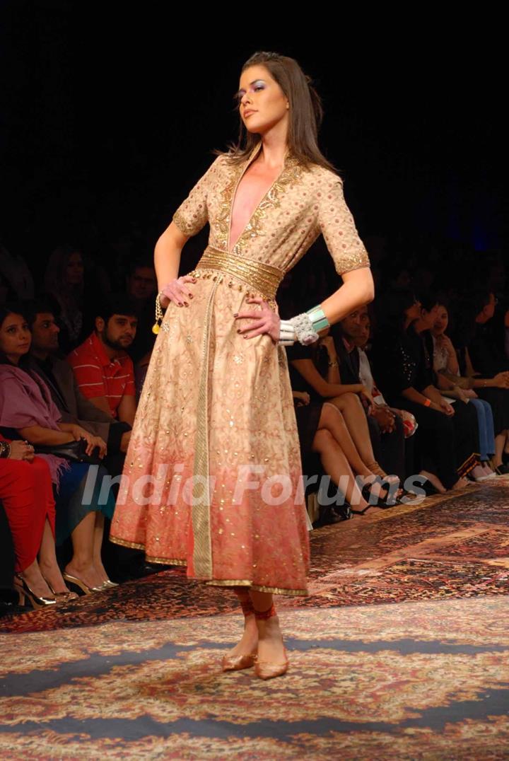 A model walks the runway at Tarun Tahiliani show at the Lakme Fashion Week Spring/Summer 2010 Day 5, in Mumbai