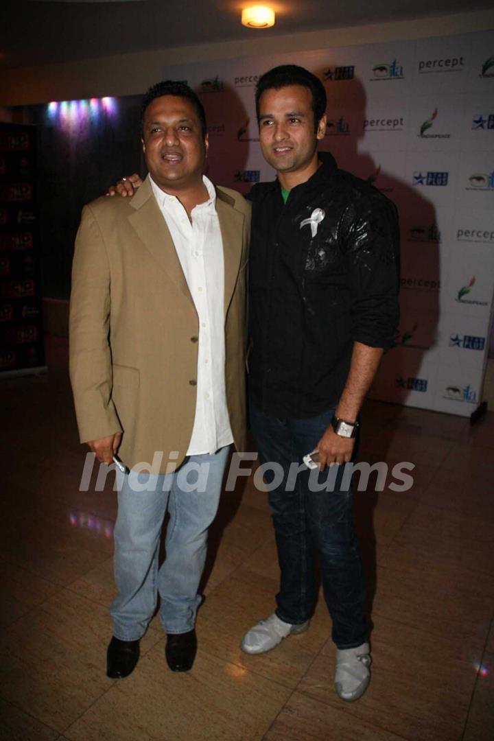 Bollywood actor Rohit Roy at Peace for India concert organised by ITA, Percept and Star Plus