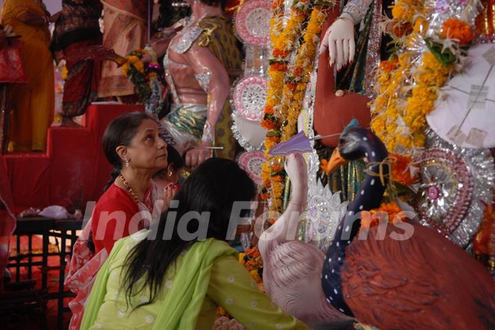 Jaya Bachchan attends last day of Durga Pooja