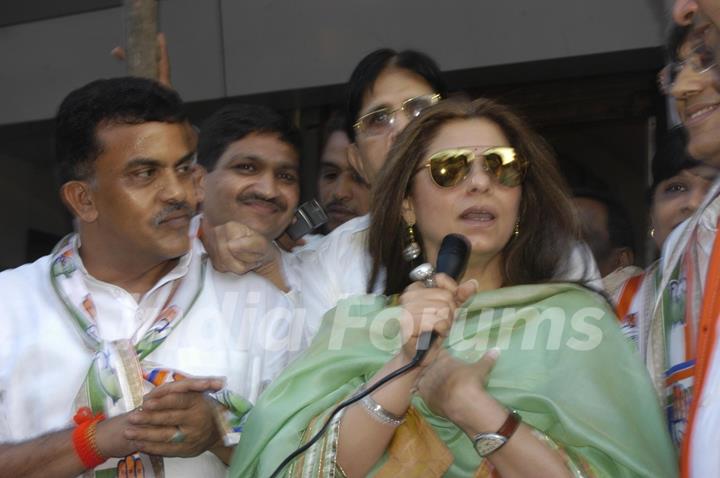 Bollywood actress Dimple Kapadia campaigns for Sanjay Nirupam at Borivli in Mumbai