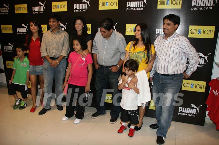 Mini Mathur, Aditi Govitrikar and Maria Goretti with kids at Puma Gina Gony wear launch at Oberoi Mall in Mumbai