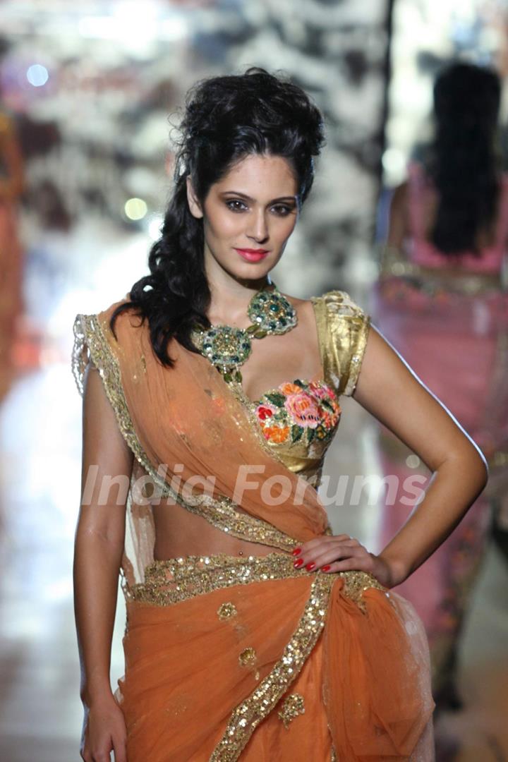 Model walk on the ramp for Pallavi Jaikishan at HDIL India Couture Week on Day 2