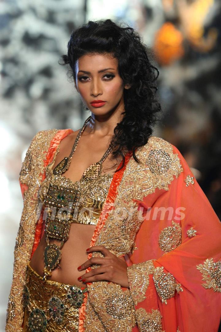 Model walk on the ramp for Pallavi Jaikishan at HDIL India Couture Week on Day 2