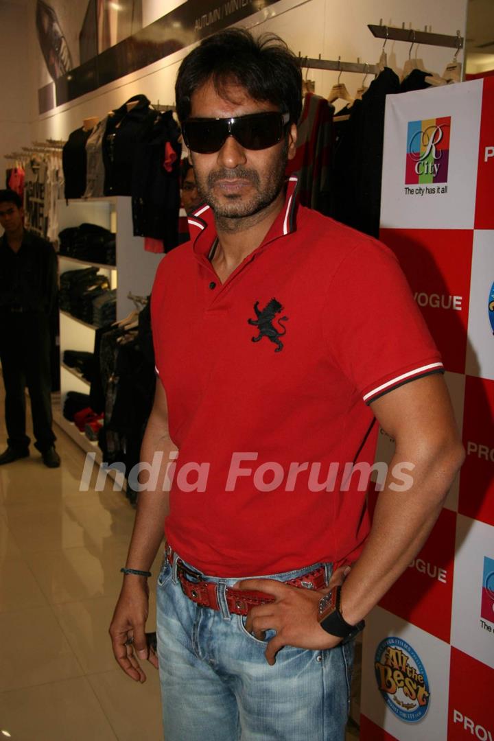Ajay Devgan promote his film ''All the Best'' with Provogue at R Mall