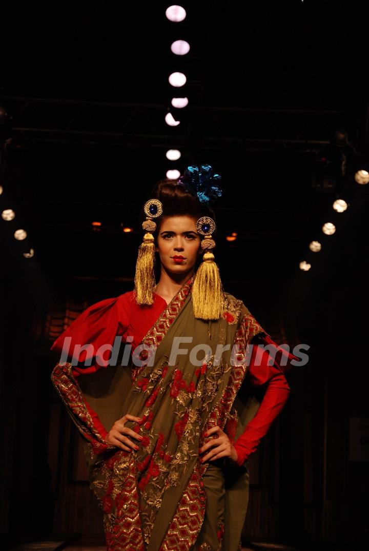 A model showcasing designer Varun Bahl''s creation on the ramp at the HDIL India Couture Week in Mumbai Wednesday night