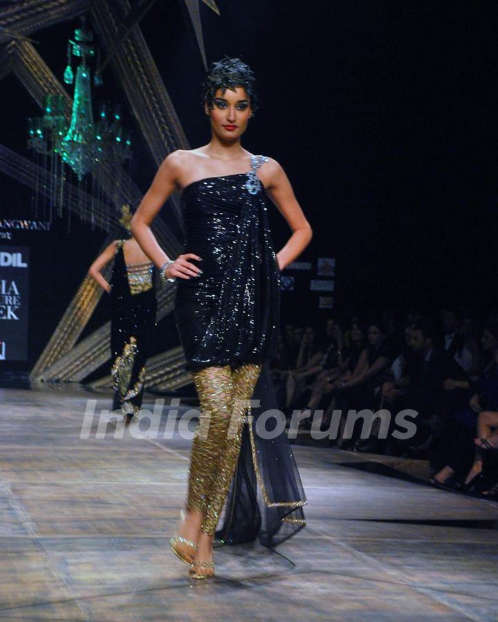 Model walk for Manav Gangwani at HDIL, Grand Hyatt in Mumbai on Thursday,15 October 2009