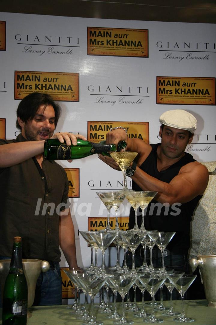 Salman Khan and Sohail Khan at Gitanjali shworrom to Promoter Main Aur Mrs Khanna at HDIL shows