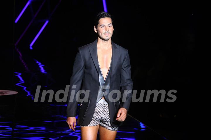 Dino Morea on the ramp for Karan Johar show