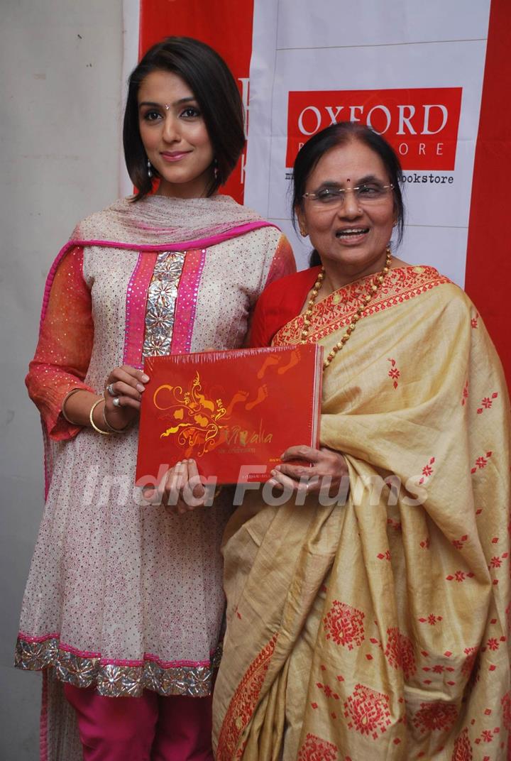 Aarti Chhabria at the launch of Bhagwati Mittal''s book ''Vivah:The Celebration'' to mark the 13th anniversary of Shaadicom in Mumbai on Wednesday, 21 October 2009