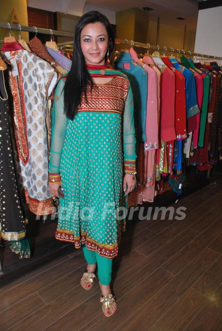 Nausheen Ali in Amara store to promote designers Archana Kocchar, Meera Mahadevia and Neyomi Khaitan