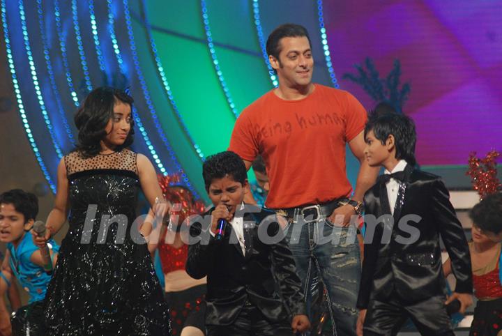 Salman Khan on the sets of Sa Re Ga Ma Little Champs Grand Finale