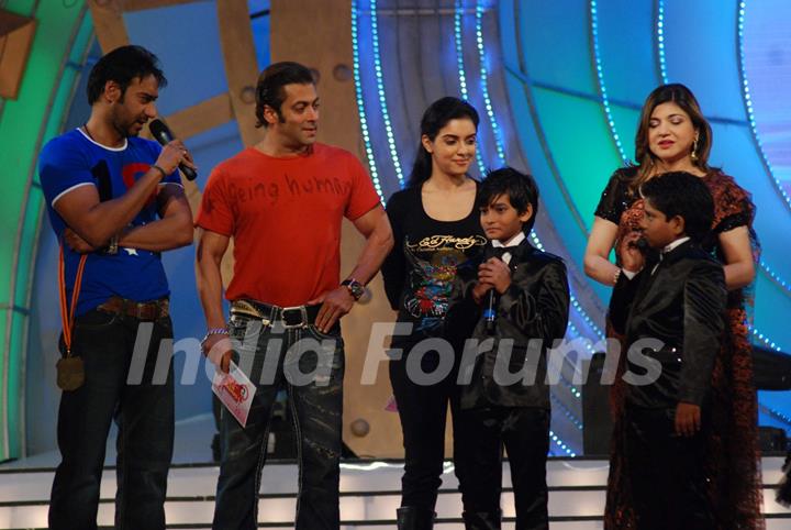 Ajay Devgan, Salman Khan, Asin and Alka Yagnik on the sets of Sa Re Ga Ma Little Champs Grand Finale