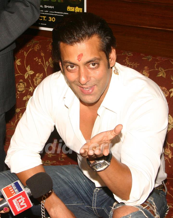 Bollywood Star Salman Khan talking to media after selling tickets for his upcoming film &quot;London Dreams&quot; at Delite Theatre in New Delhi on Monday 26 Oct 2009