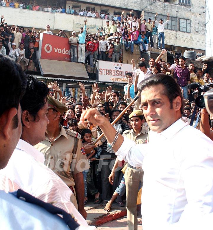 Bollywood Star Salman Khan after selling tickets for his upcoming film &quot;London Dreams&quot; at Delite Theatre in New Delhi on Monday 26 Oct 2009