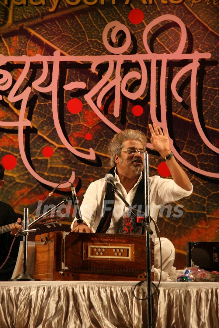 Hariharan at 72nd birthday of Hridaymanth Mangeshkar at Ravindra Natya Mandir