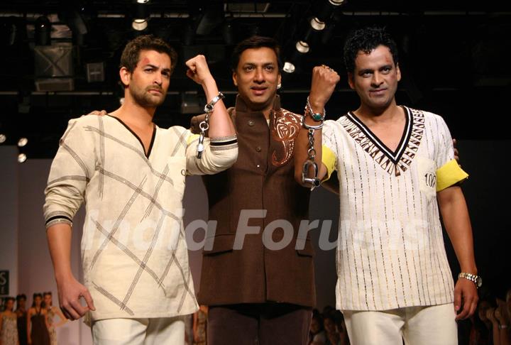 Star cast of film &quot;Jail&quot; Neil Nitin Mukesh and Manoj Bajpai with director Madhur Bhandarkar at the designer Reynu Tondon''s show at the Wills Lifestyle India Fashion Week