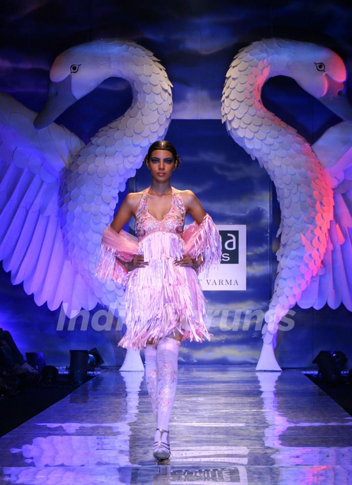 A model showcasing designer Suneet Verma''s creation at the Wills Lifestyle India Fashion week in New Delhi on Tuesday 27 Oct 2009