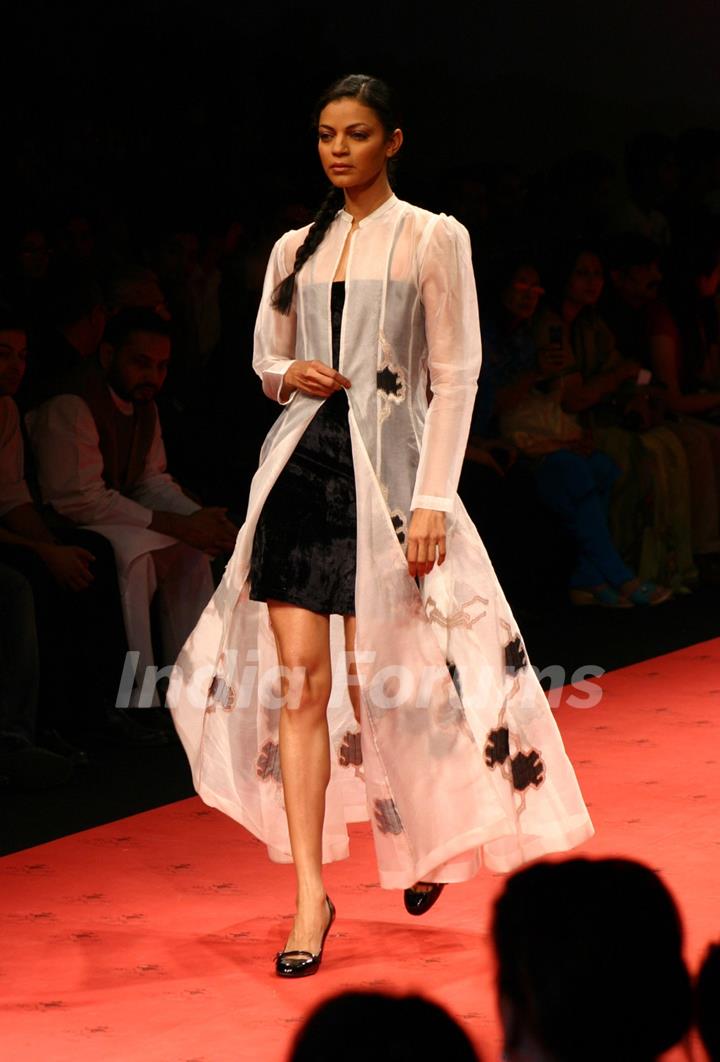 Designer Meera Mujaffar''s creation at the Wills Lifestyle India Fashion week in New Delhi on Tuesday 28 Oct 2009