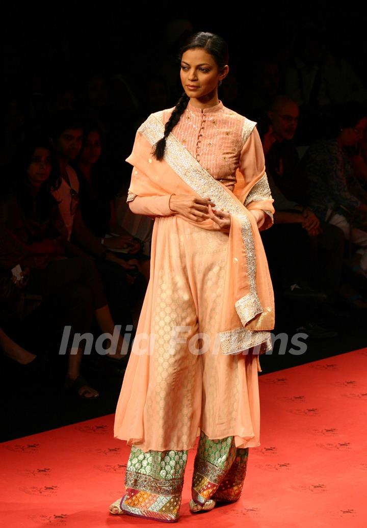 Designer Meera Mujaffar''s creation at the Wills Lifestyle India Fashion week in New Delhi on Tuesday 28 Oct 2009