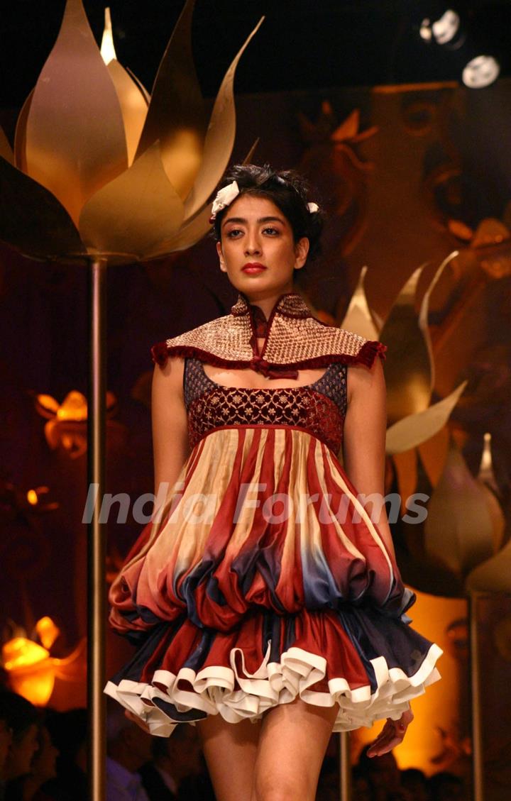 A model showcasing designer Rohit Bal''s grand finale at the Wills Lifestyle India Fashion Week in New Delhi on Wednesday night 28 Oct 2009