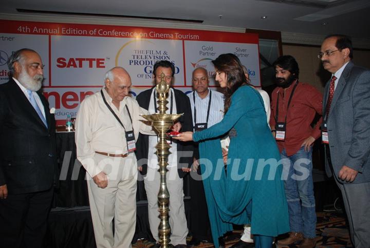 Yash Chopra and Shekhar Kapur at Cinema scapes conference at Leela, Andheri, Mumbai on Wednesday