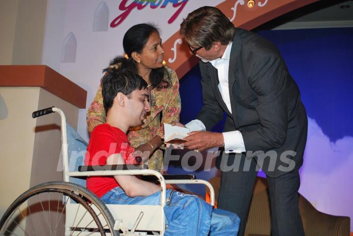 Amitabh Bachchan met the Aladin-Godrej Contest winners at a gala event held in Mumbai