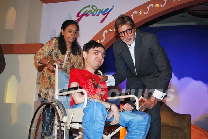 Amitabh Bachchan met the Aladin-Godrej Contest winners at a gala event held in Mumbai