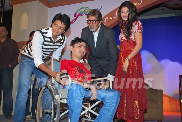 Amitabh Bachchan, Ritesh Deshmukh & Jacqeline Fernandes met the Aladin-Godrej Contest winners at a gala event held in Mumbai