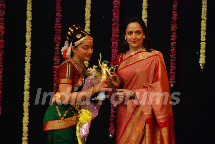 Hema Malini at Jaya Smriti event at Ravindra Natya Mandir