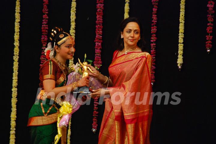 Hema Malini at Jaya Smriti event at Ravindra Natya Mandir