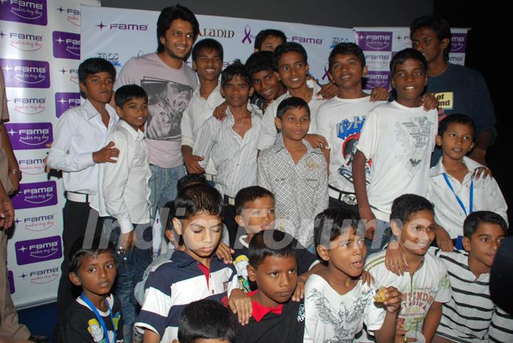 Reitesh Deshmukh at Fame Adlabs for Pink Ribbon kids show for NGO